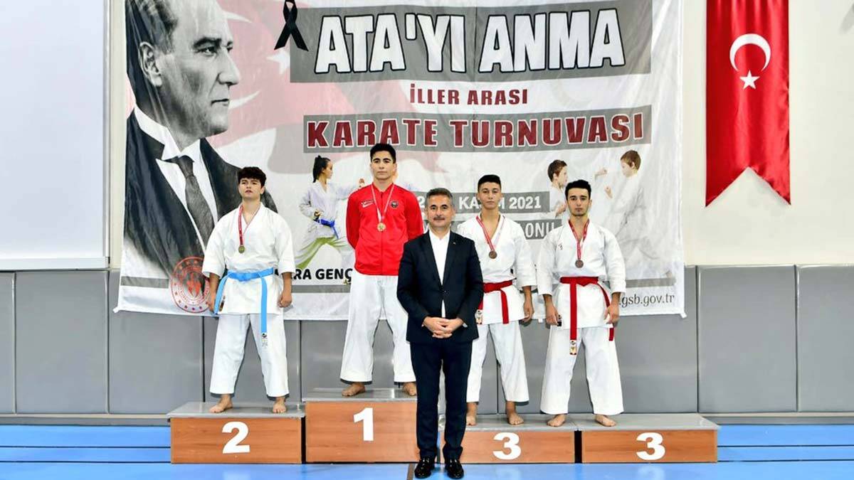 Ata'yı Anma İller Arası Karate Turnuvası Mamak'ta