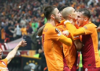 Galatasaray tur kapısını araladı