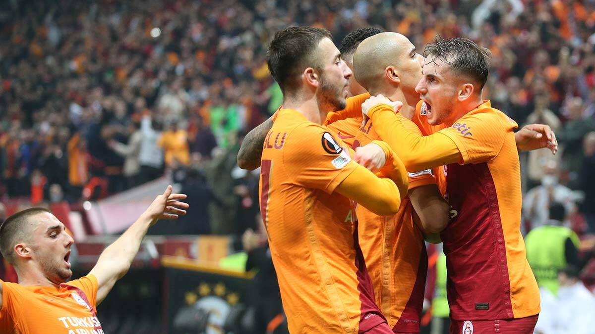 Galatasaray tur kapısını araladı