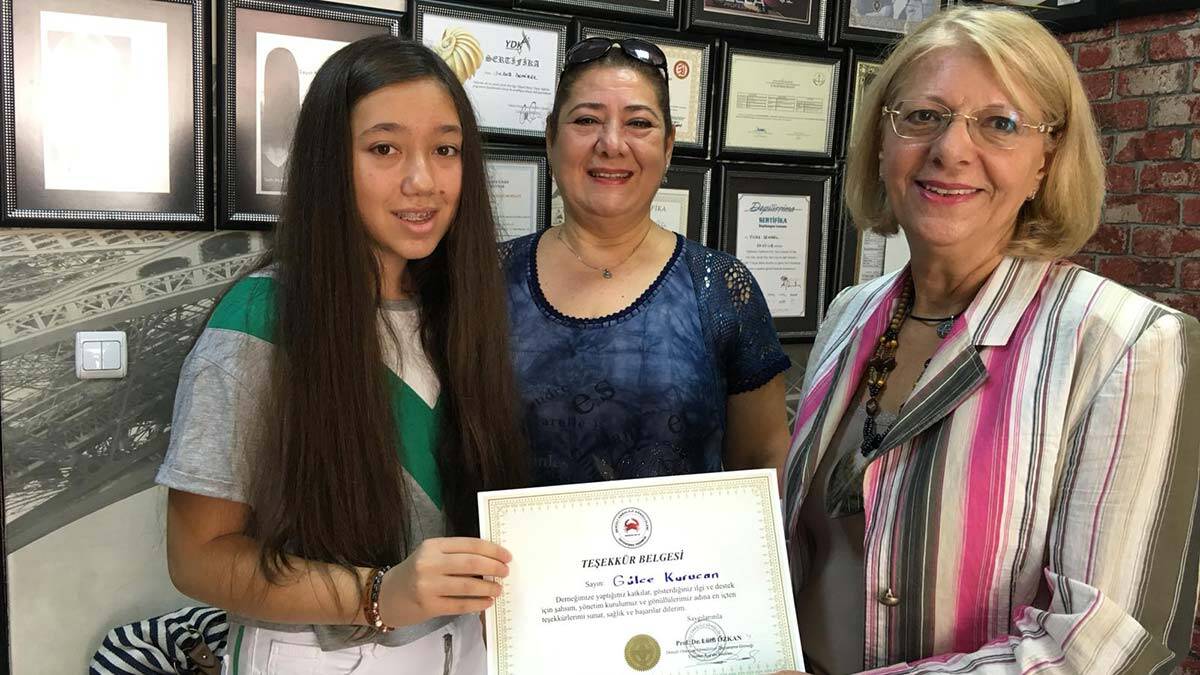 Saçlarınız Onkoloji Hastalarına Moral Olsun. Onkoloji Hastaları İçin Saç Bağışı. Kemoterapi yüzünden saçları dökülen hastalar için saç bağışında bulunabileceğinizi biliyor muydunuz?