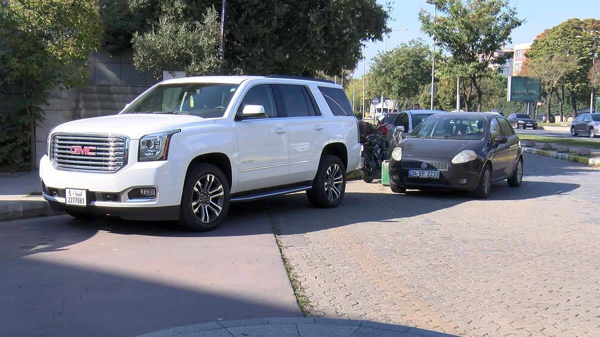 İstanbul caddelerinde yabancı plakalı lüks araçlar