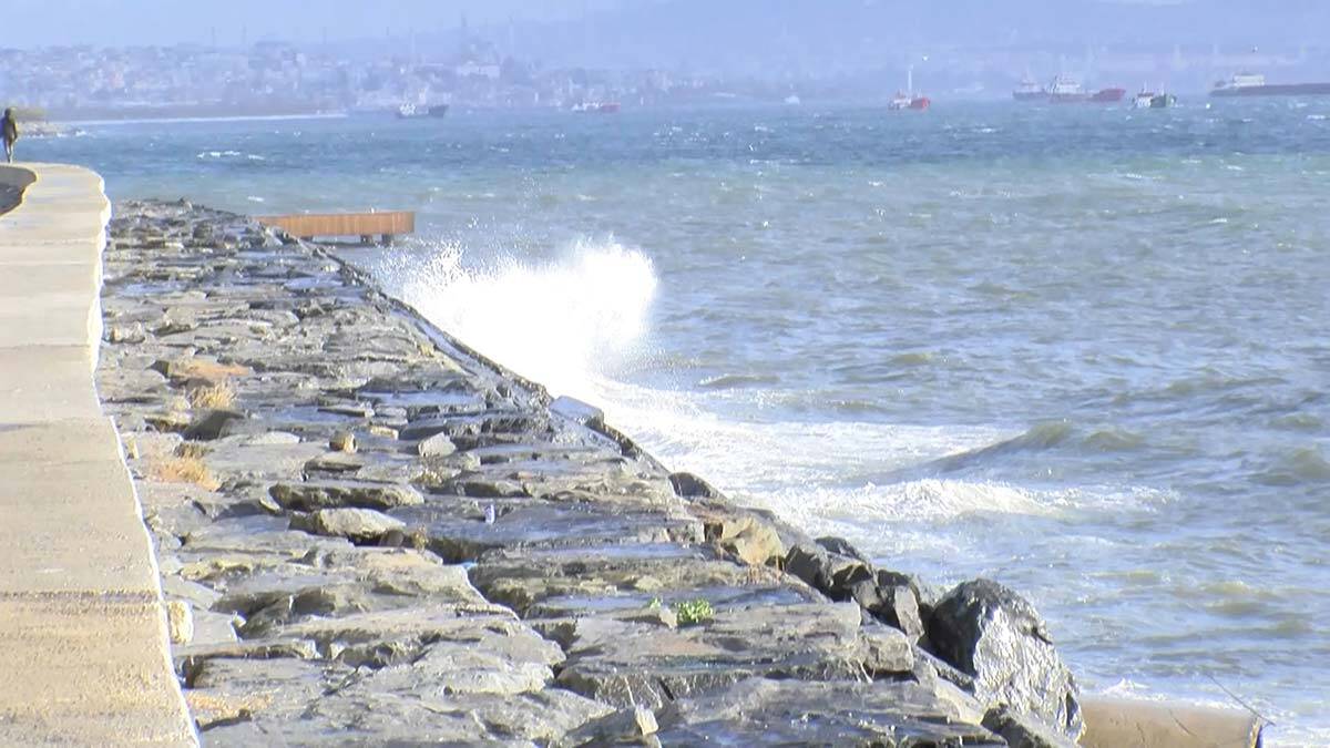 İstanbul'da kuvvetli lodos etkili oldu