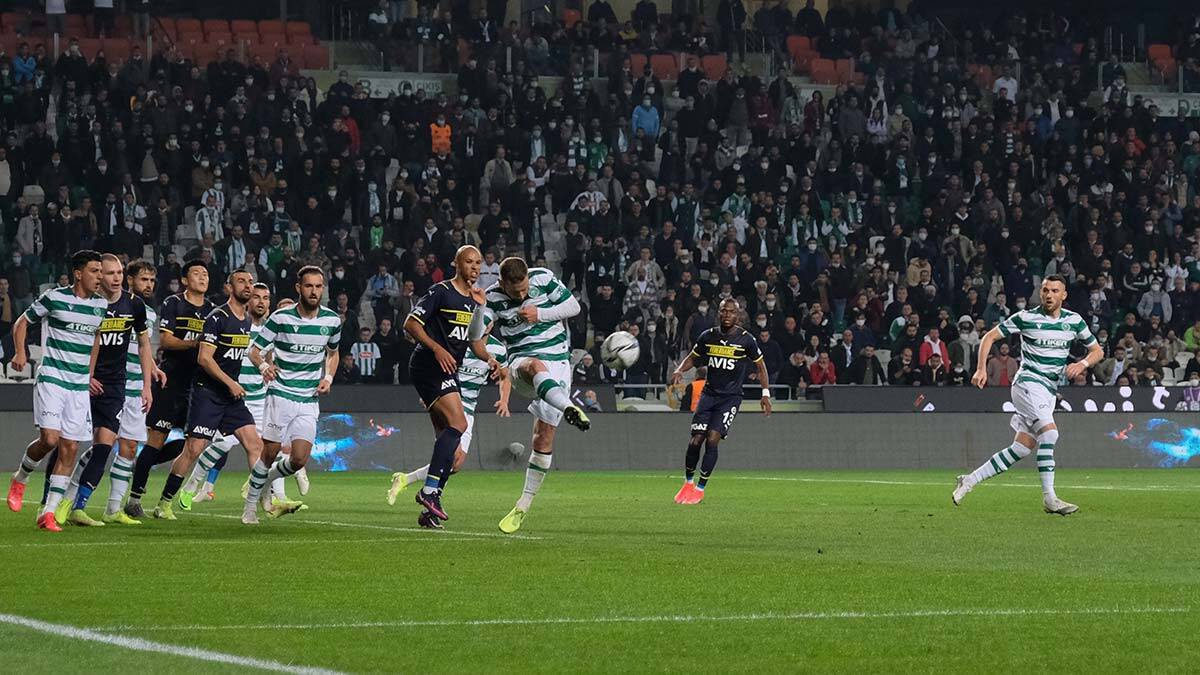 Fenerbahçe Konya'da üç puandan fazlasını kaybetti