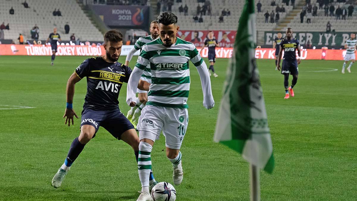 Spiker, "Konyaspor'un en fazla mağlubiyet gördüğü ve gol yediği takım Fenerbahçe" sözleriyle başladı maçı anlatmaya... Fenerbahçe Konya'da üç puandan fazlasını kaybetti