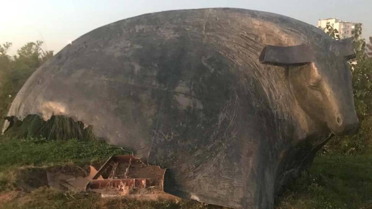 3 parktaki heykeller saldırıya uğradı