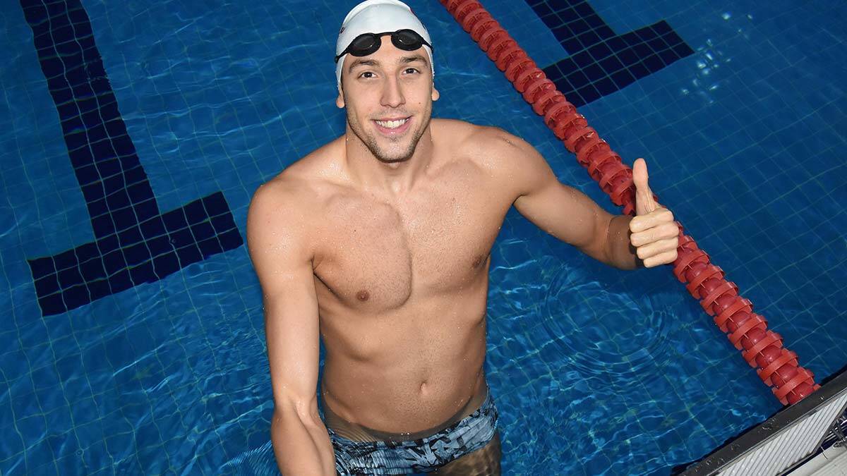 Emre Sakçı İzmir'in havuzdaki gururu