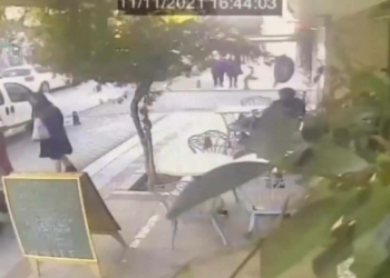 Gazeteci Mine Kırıkkanat'a tokatlı saldırı