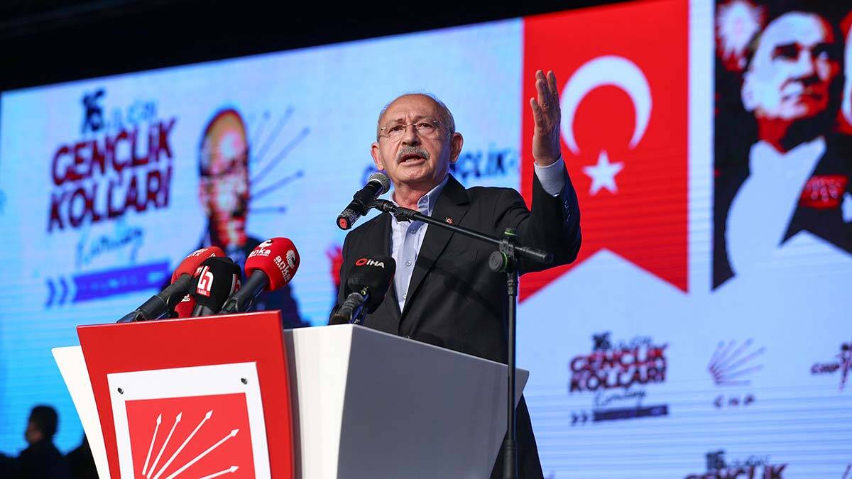 Cumhuriyeti demokrasiyle taçlandıracağız