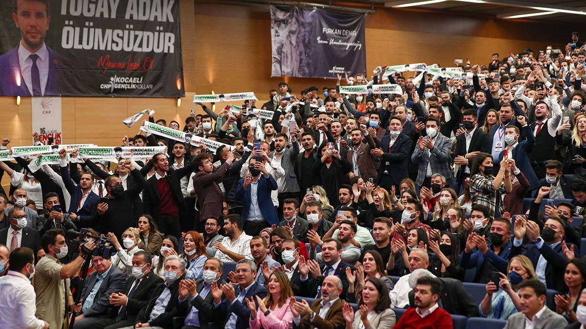 Cumhuriyeti demokrasiyle taçlandıracağız