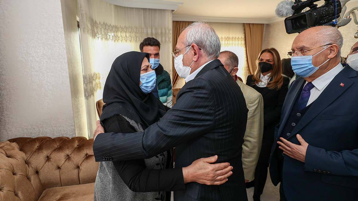 Kılıçdaroğlu'ndan Başak Cengiz'in ailesine ziyaret