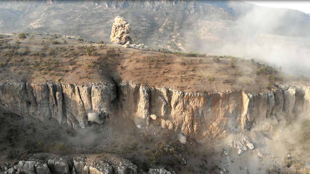 Komandolar teröristlerin inlerine böyle girdi