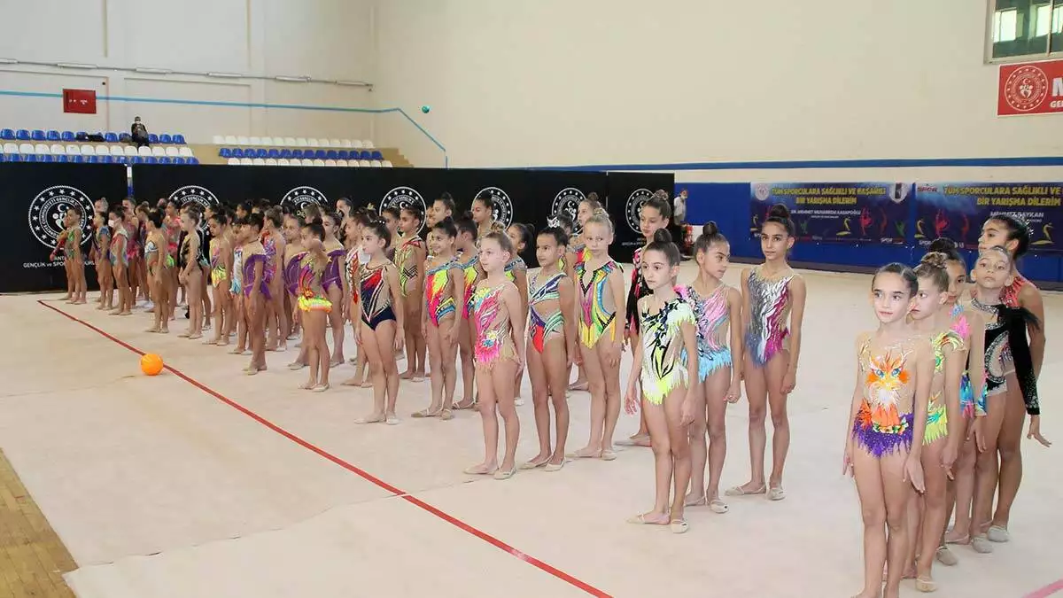 Küçükler ritmik cimnastik türkiye şampiyonası başladı
