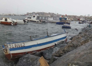 Lodos nedeniyle Pendik'te 2 balıkçı teknesi battı