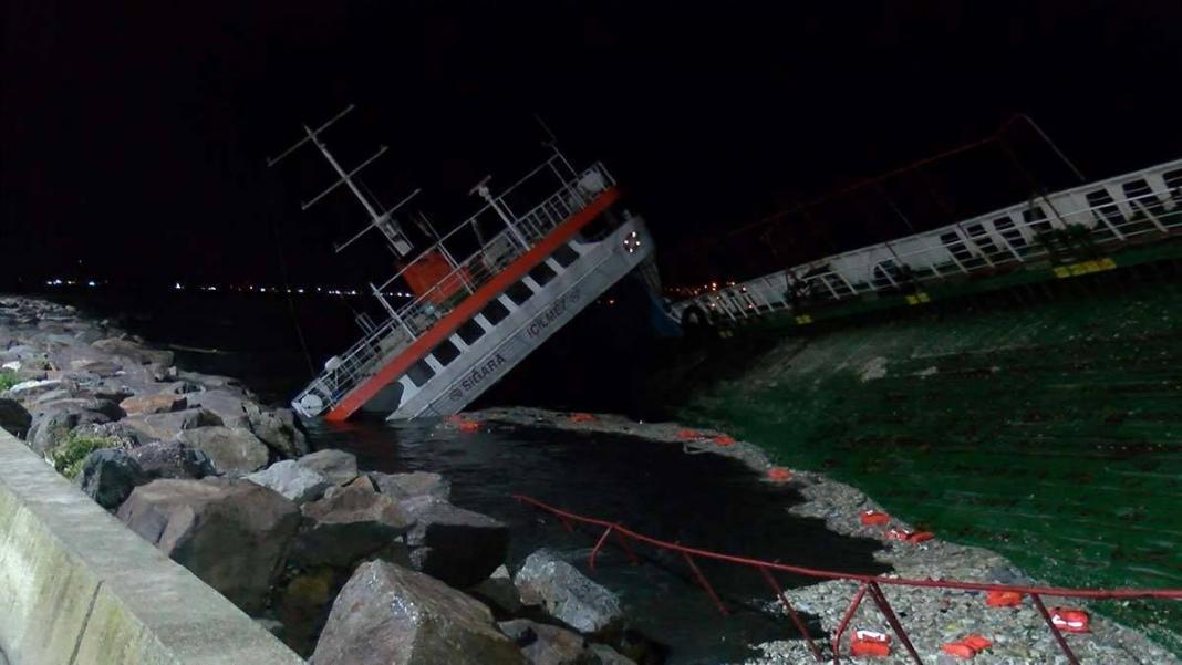 Maltepe'de lodos nedeniyle gemi battı