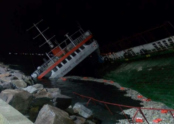 Maltepe'de lodos nedeniyle gemi battı