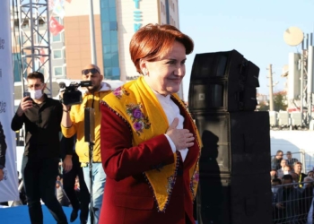 Akşener ekonomi kurmaylarını acil toplantıya çağırdı