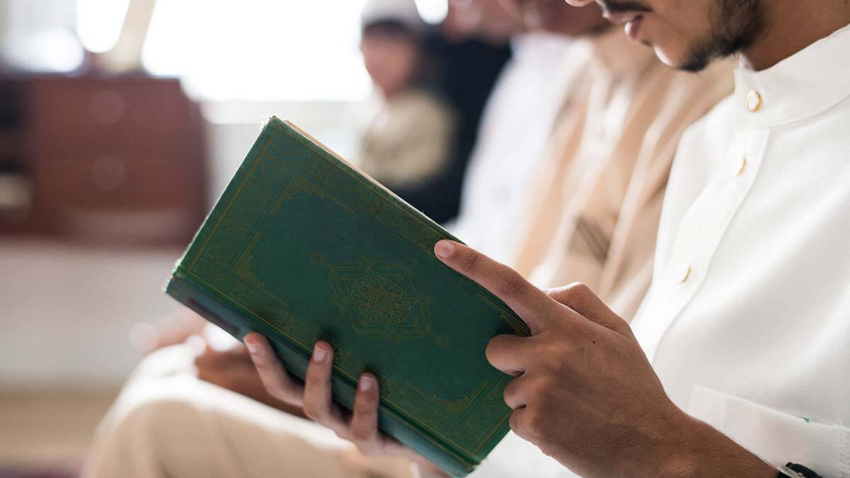 Din adamları, insanlara örnek olmalı mıdır?