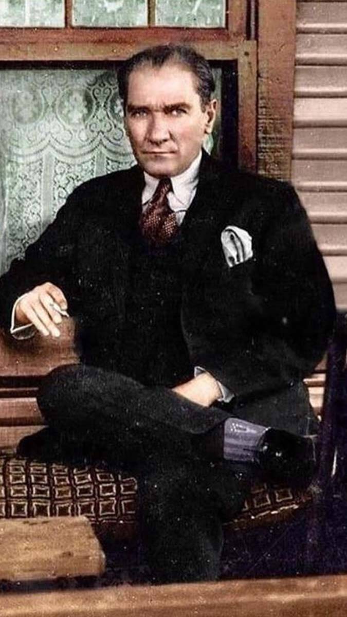 Kur'an'ı Türkçe'ye tercüme ettiren ilk kişi Gazi Mustafa Kemal Atatürk’ün Kur’an-ı Kerimi baş ucu kitabı yaptığını biliyor muydunuz?