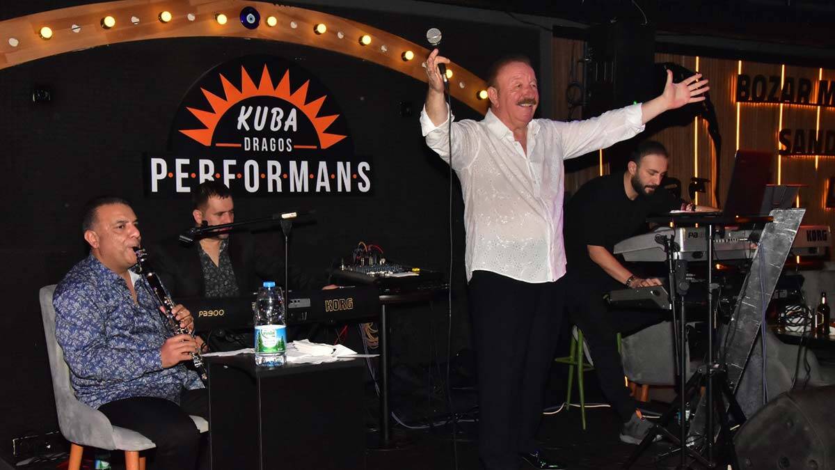 Nejat Alp sahnede devleşti