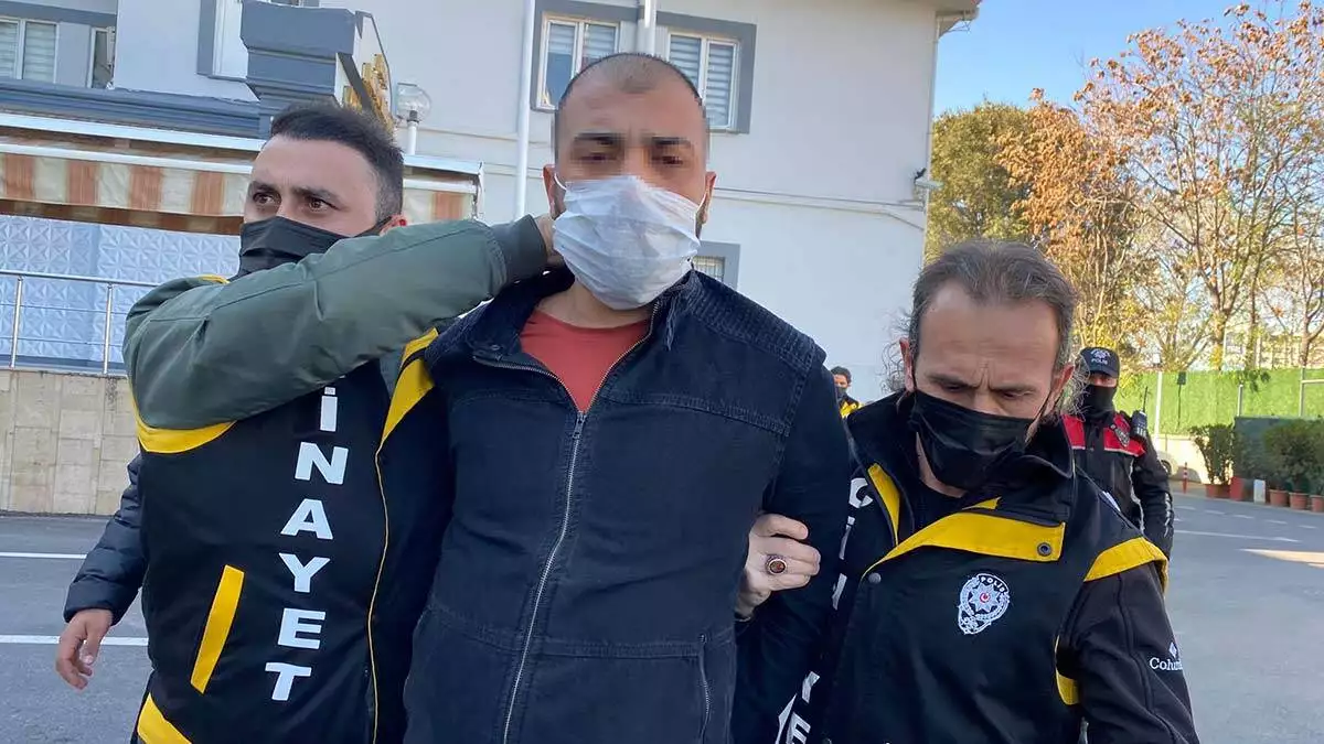 Bursa’da boşandıktan sonra yeniden birlikte yaşamaya başladığı nurdan'ı öldürüp ormana gömen eski koca ile 3 şüpheli adliyede.