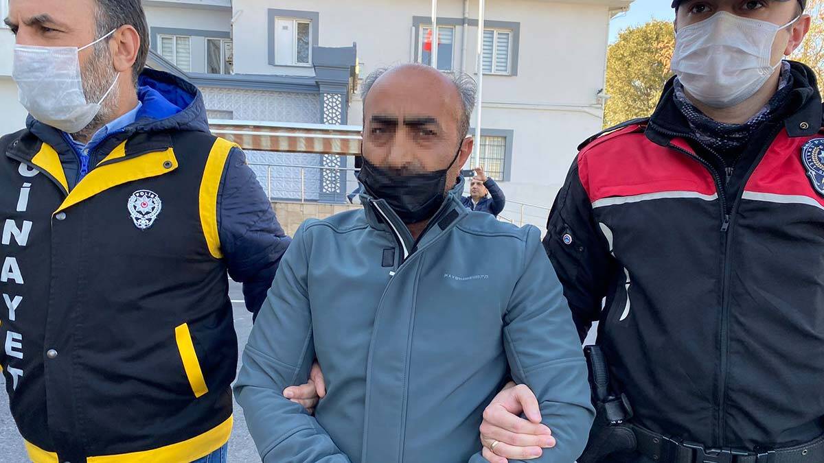 Bursa’da boşandıktan sonra yeniden birlikte yaşamaya başladığı Nurdan Budak’ı (26) öldürüp ormana gömen Kemal Bulut (31) ve kayınpederi V.B. ile suçu bildirmediği öne sürülen sevgilisi S.T. (27) ve taksici arkadaşı K.A. (34) adliyeye sevk edildi.