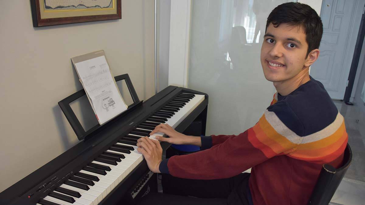 Otizmli Eren müzisyen olmak istiyor