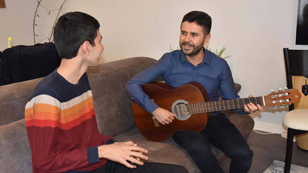 Otizmli Eren müzisyen olmak istiyor