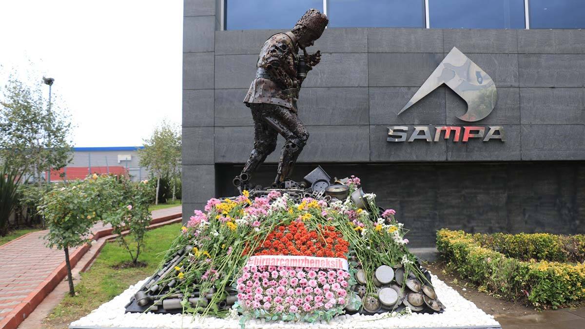 3.5 tonluk Atatürk heykeli yaptılar