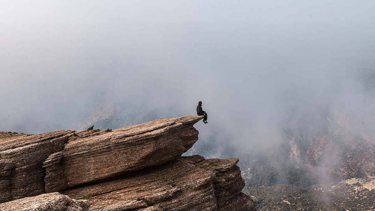 Kelebek kozasına saklanmış bir tırtılız aslında hepimiz. Hayatımız boyunca birçok yer gezeriz. Sokaklar, caddeler, evler, şehirler… 