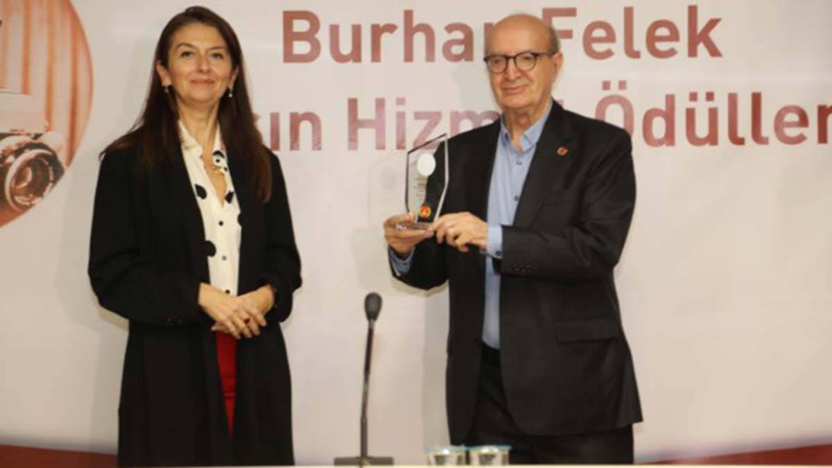 Türk Basınının önde gelen kalemlerinden ve Türkiye Gazeteciler Cemiyeti önceki başkanlarından Şeyhül Muharririn Burhan Felek adına verilen TGC Burhan Felek Basın Hizmet Ödülleri Töreni 4 Kasım 2021 Perşembe günü saat 14.00’de Burhan Felek Konferans Salonu’nda Covid-19 salgını nedeniyle sınırlı sayıda katılımla gerçekleşti.