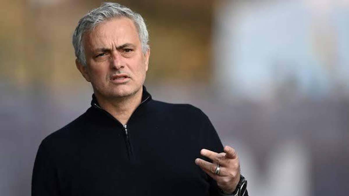 Teknik adamlardan aforizmalar... Teknik direktörlük belki de futbol dünyasının en zor mesleğidir. İrade ve fazlaca sabır isteyen bir iş. Ama her şeyden çok zeka isteyen ve akıl talep eden bir iş.