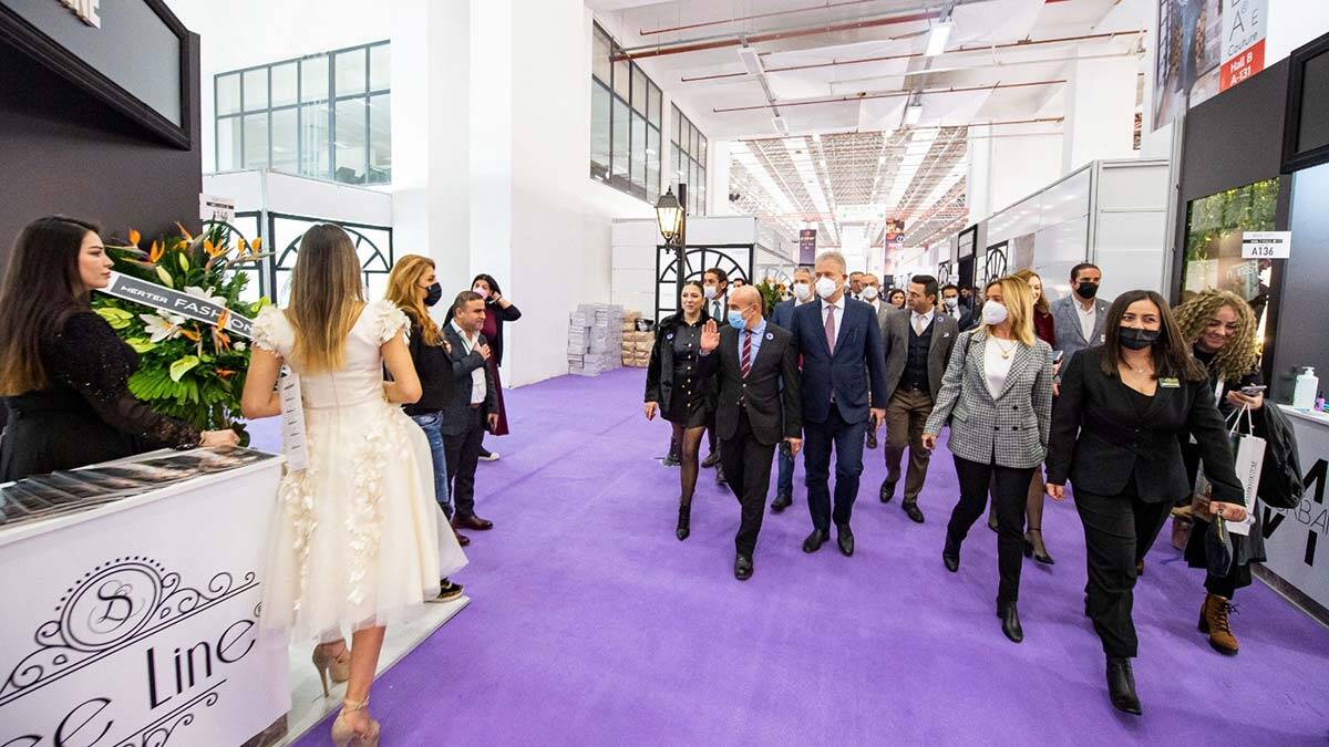 15. IF Wedding Fashion İzmir – Gelinlik, Damatlık ve Abiye Giyim Fuarı, yurtiçi ve yurt dışından 2 binin üzerinde katılımcı ile kent ekonomisine de hareketlilik getirdi.