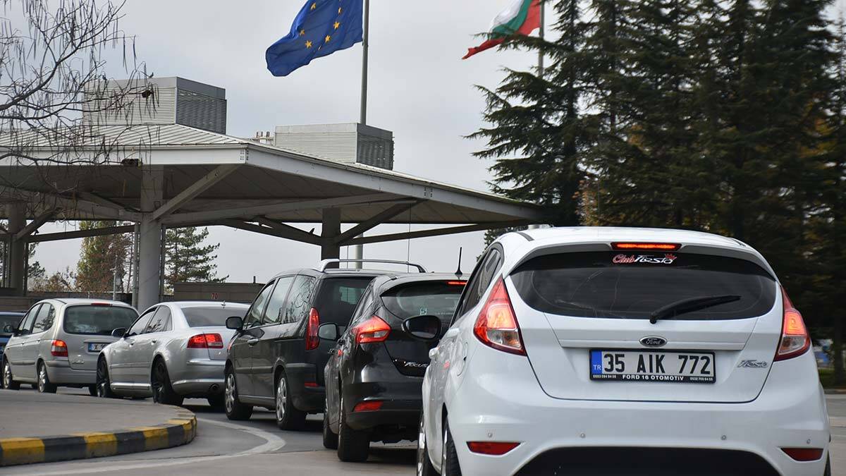 Seçimde Türk cumhurbaşkanı adayına destek için Bulgaristan'a gidiyorlar. Karadayı'ya destek için Bulgaristan'a akın ederken, Türkiye'de de 126 sandıkta oy kullanacak.