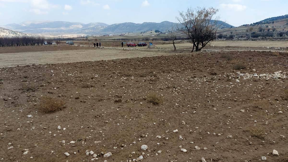 Antalya Nöbetçi İdare Mahkemesi'ne 116 köylü ve Dereköy Toprak Sulama Kooperatifi tarafından, tarım arazisine kömür ocağı izni yargıya taşındı.