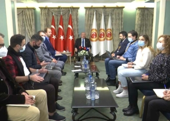 Şentop Madrid'de basınla bir araya geldi