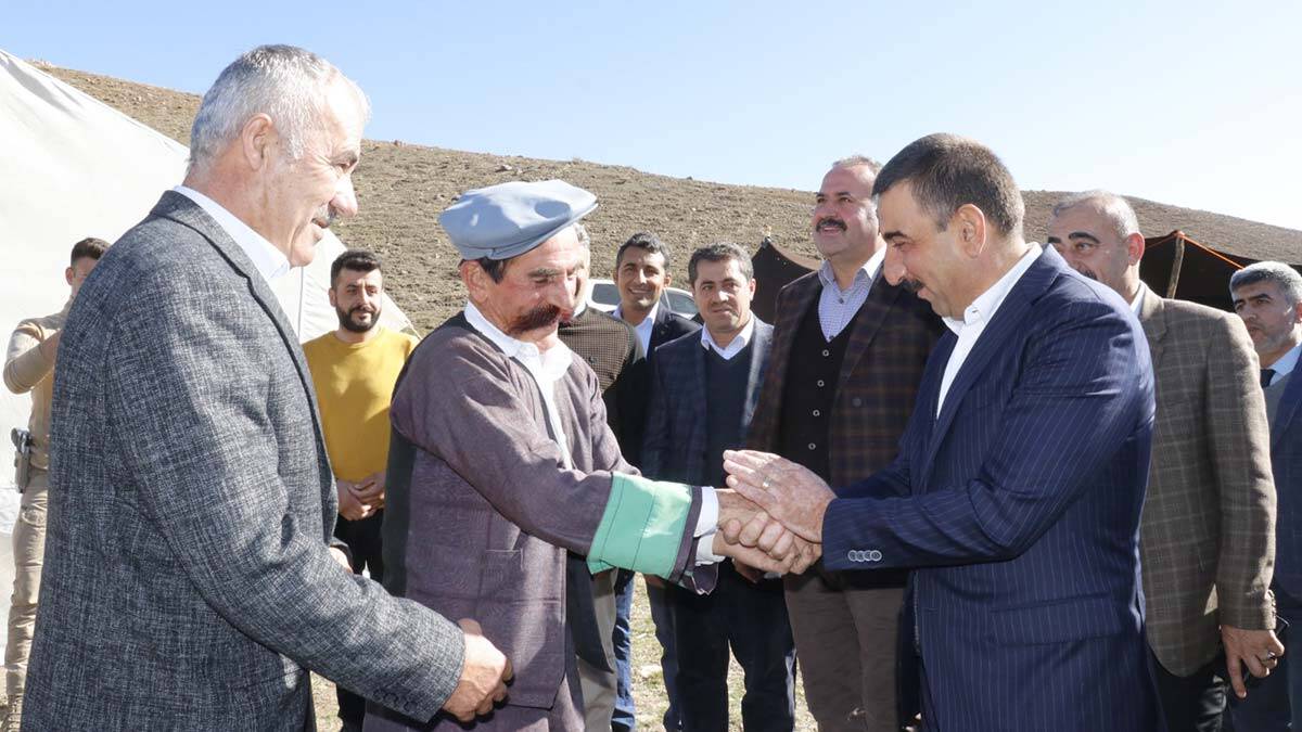 Çemikari Yaylası'nda bal hasadı yapıldı