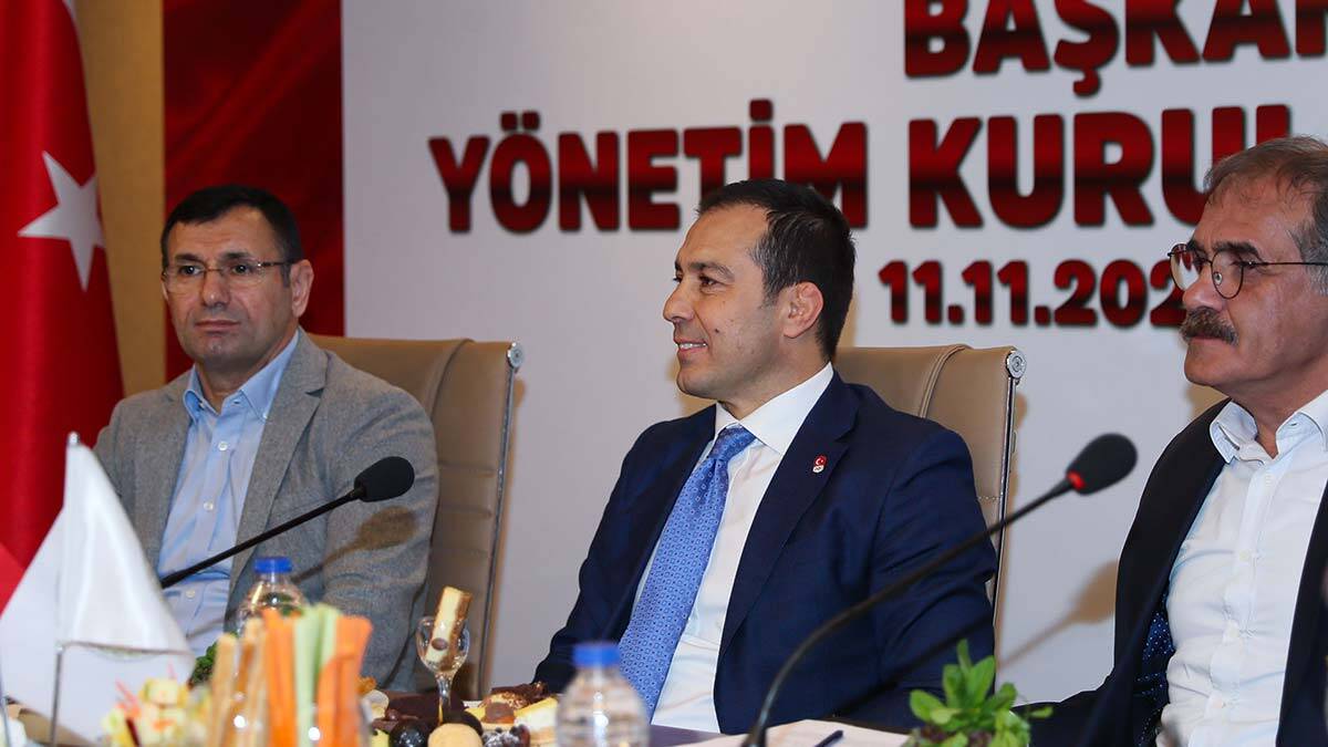 Güreş Federasyonu'nda görev dağılımı yapıldı