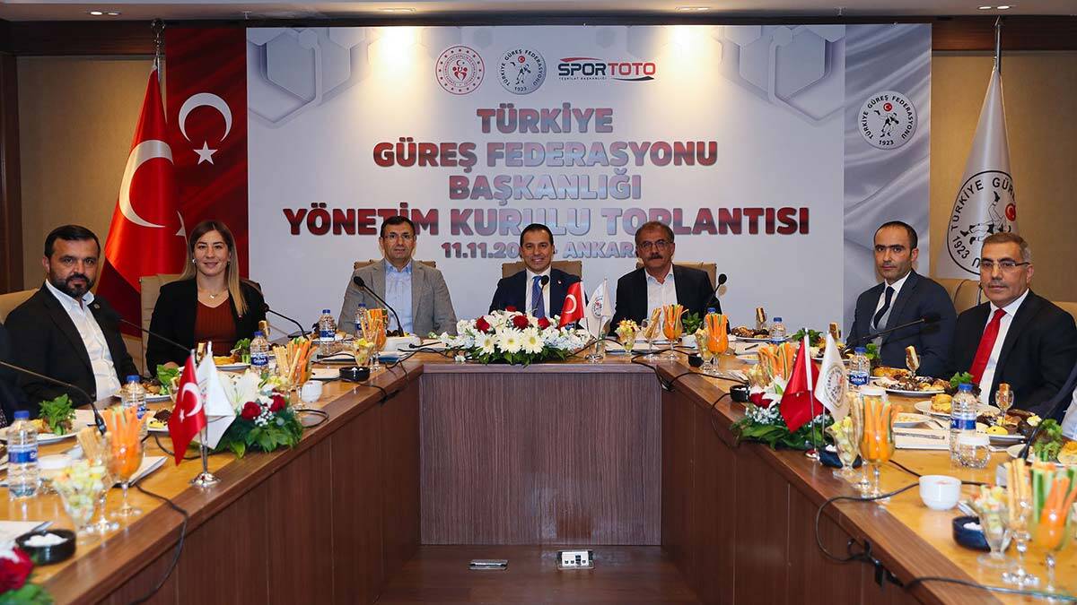Güreş Federasyonu'nda görev dağılımı yapıldı