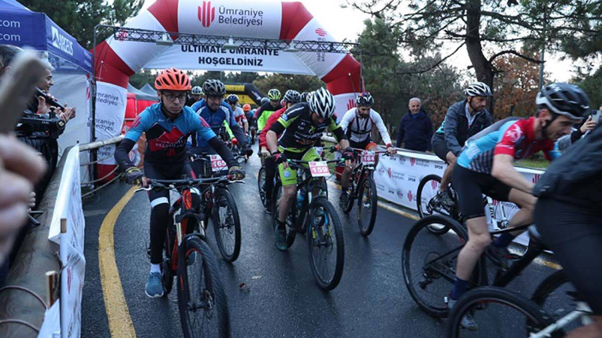 Ultimate Ümraniye Koşusu ve Bisiklet Yarışları, Ümraniye Millet Bahçesi’nde çok sayıda sporcunun katılımı ile gerçekleşti.