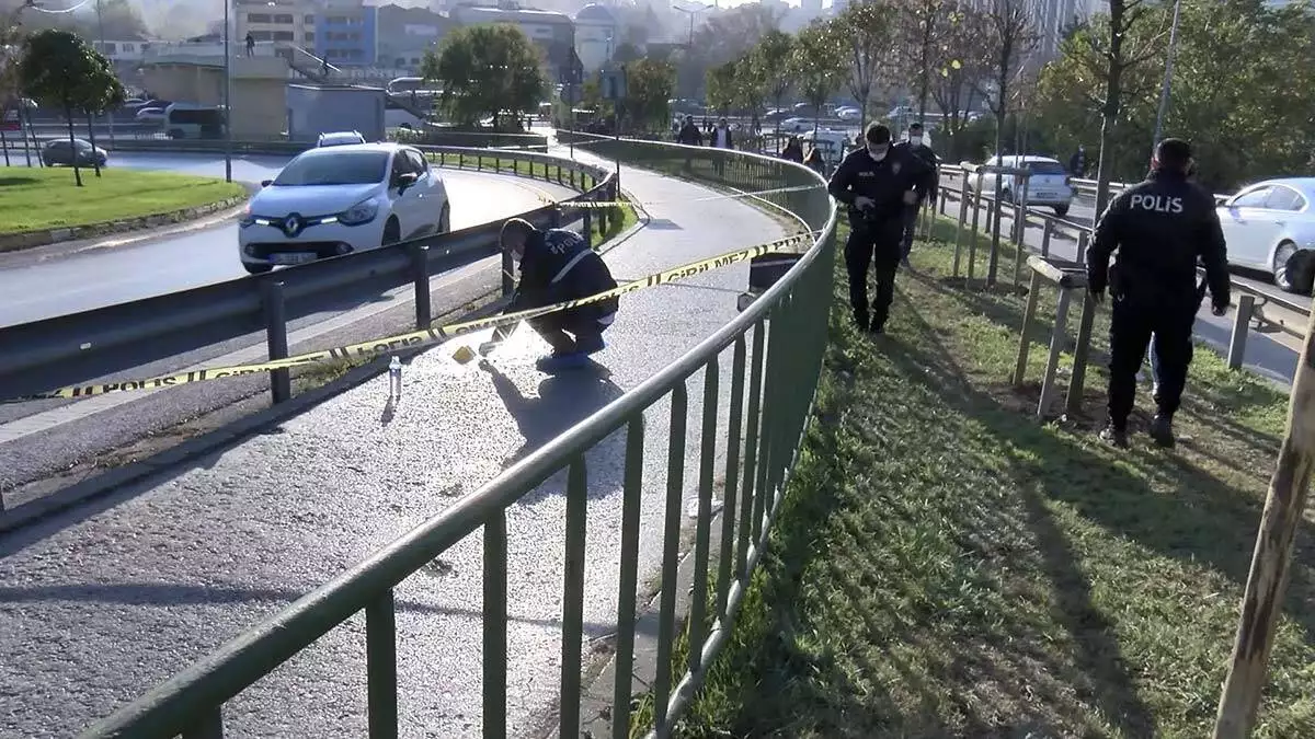 Üsküdar'da boşandığı eşi 3 çocuk annesi fikrinaz gürtekin (40) muammer gürtekin (50) tarafından sokak ortasında silahlı saldırıya uğradı.