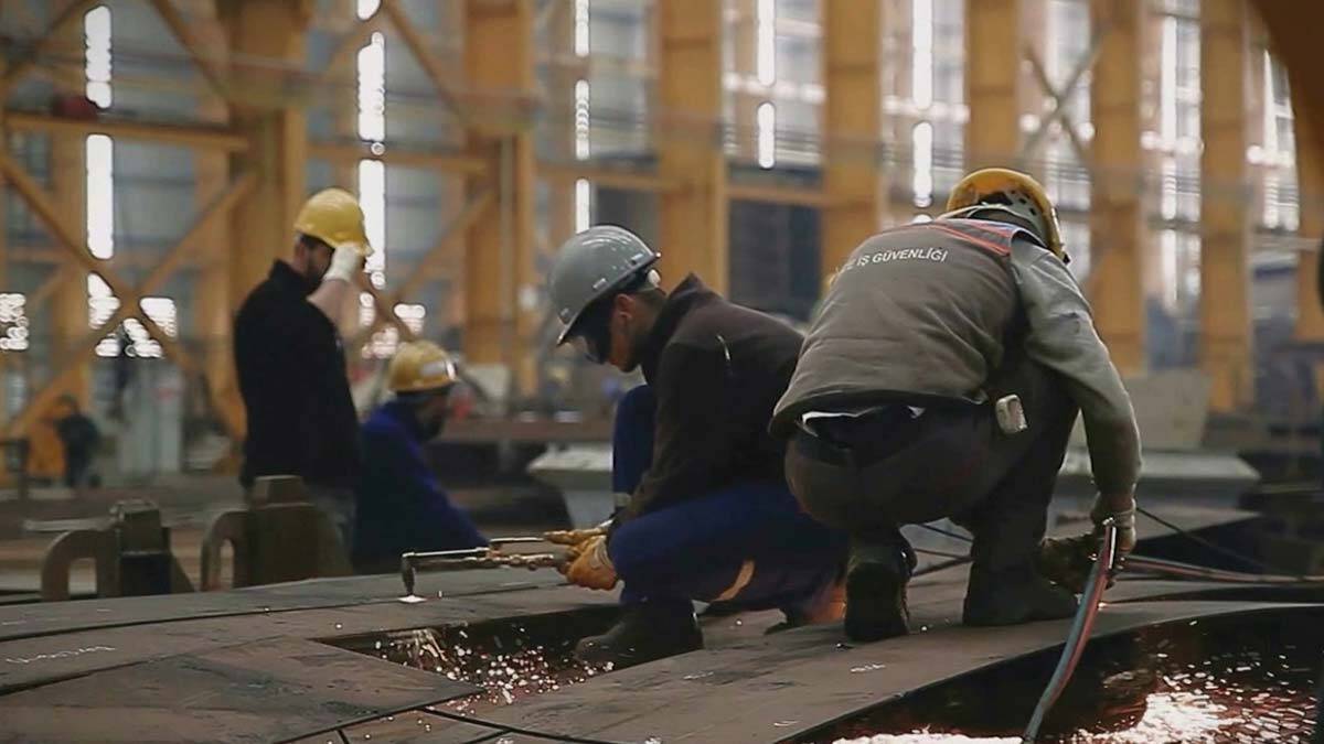 Yalova tersanelerinde istihdam edilen kişi sayısı 30 bini aştı. Bölgedeki tersanelerde üretilen gemilerin yüzde 90'ı ihraç ediliyor.