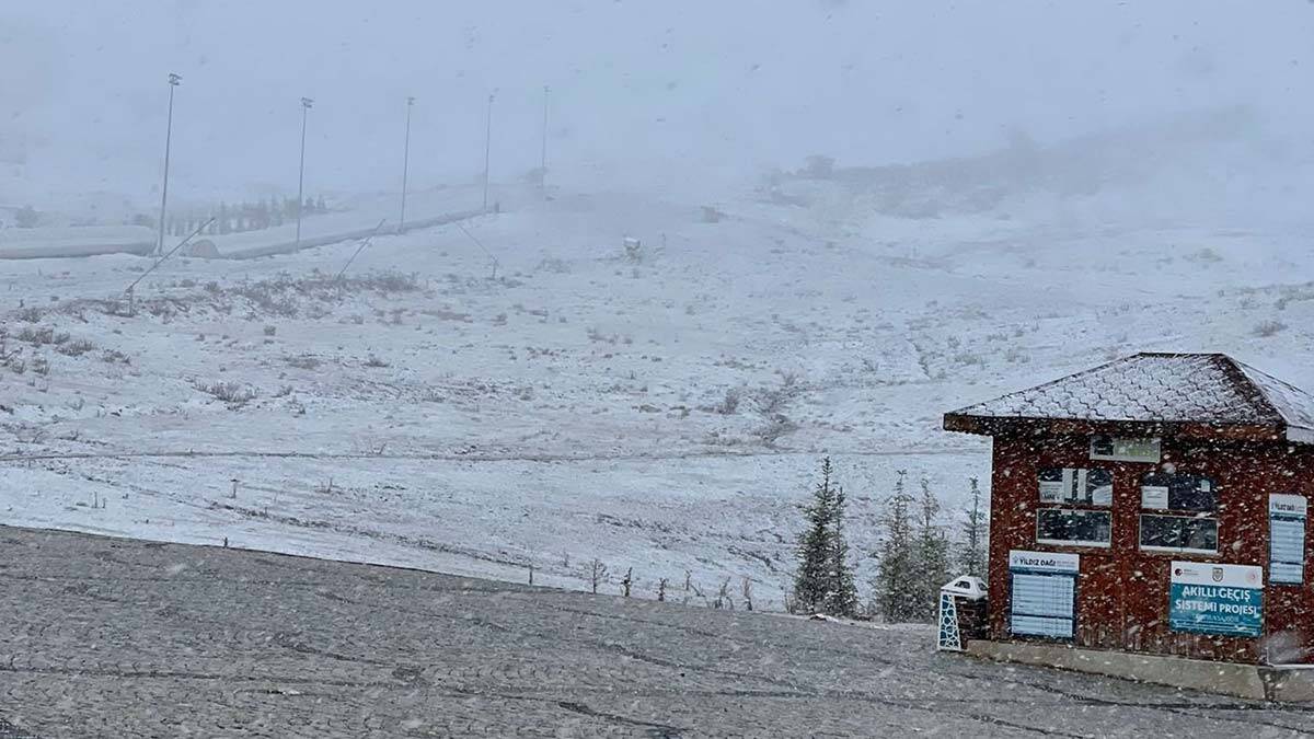 Yıldız Dağı beyaza büründü