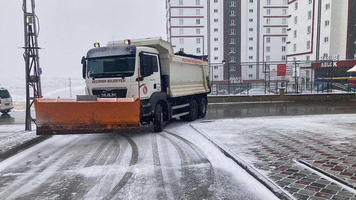 Keçiören'de kar yağışı mesaisi