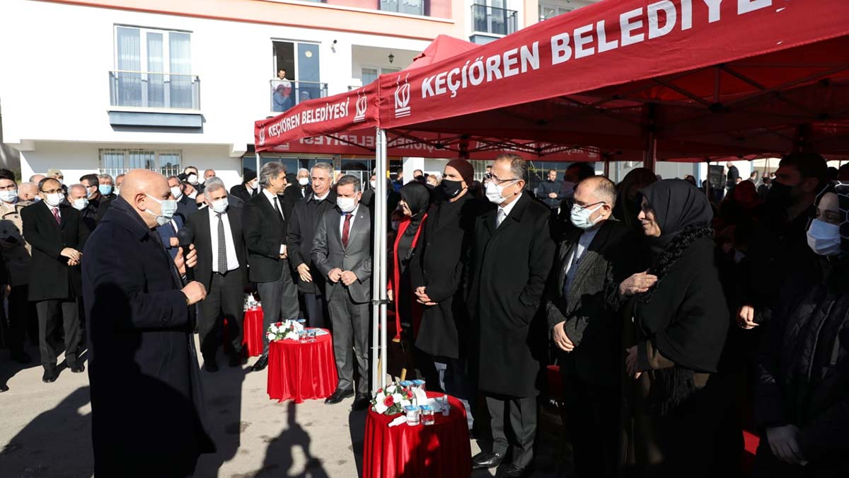 Keçiören Belediyesi, İstanbul'da samuray kılıcıyla canice öldürülen Başak Cengiz'in ismini ilçede inşa edilen bir park ve spor tesisine vererek açılışı bugün gerçekleştirdi.