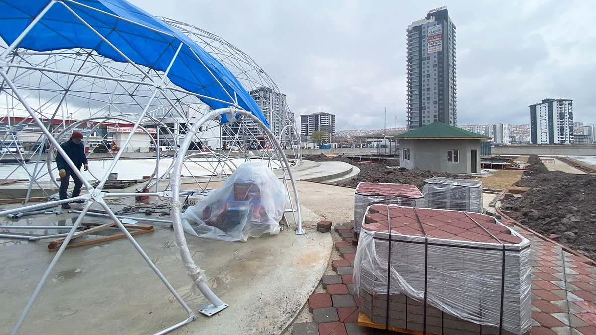 Buz pateni pistinde hummalı çalışma