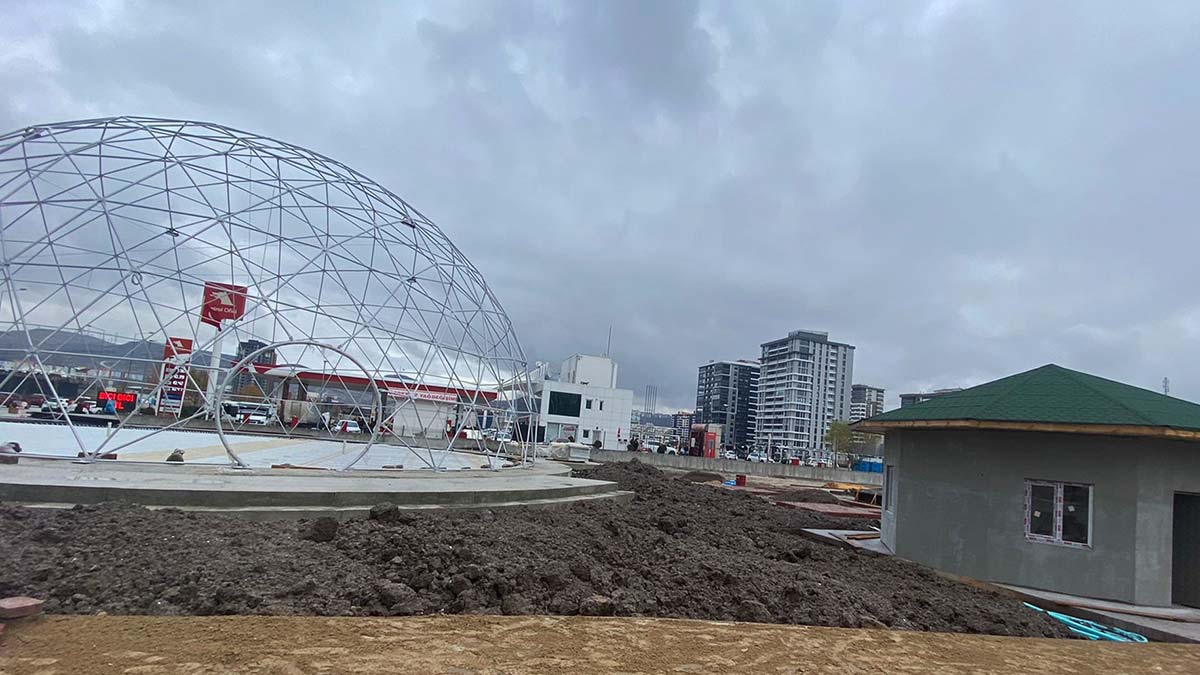 Buz pateni pistinde hummalı çalışma