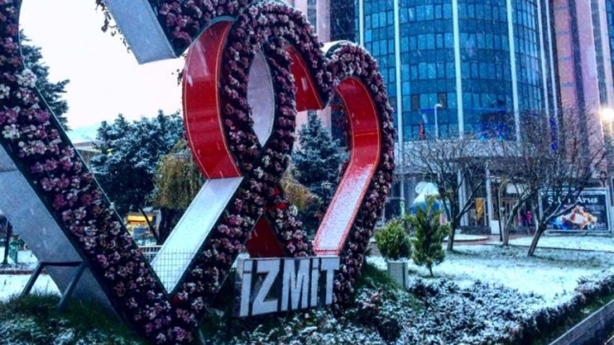 Deryâ-î Marmara'da bir inci : İzmit!… İlmek İlmek Örülen Bir Şehir! İzmit!... Efsaneler İle Dolu Şehir! İzmit!...