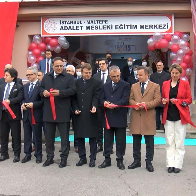 " Sivil hayatlarında bu alanda çalışacak kapasite ile yetiştirilmektedirler"