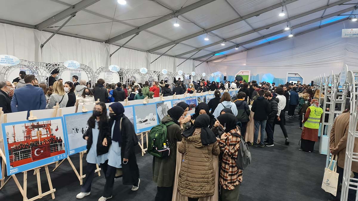 " Bugün 1 Aralık Dünya Kutup Günü. Dolayısıyla büyük bir katılım var"