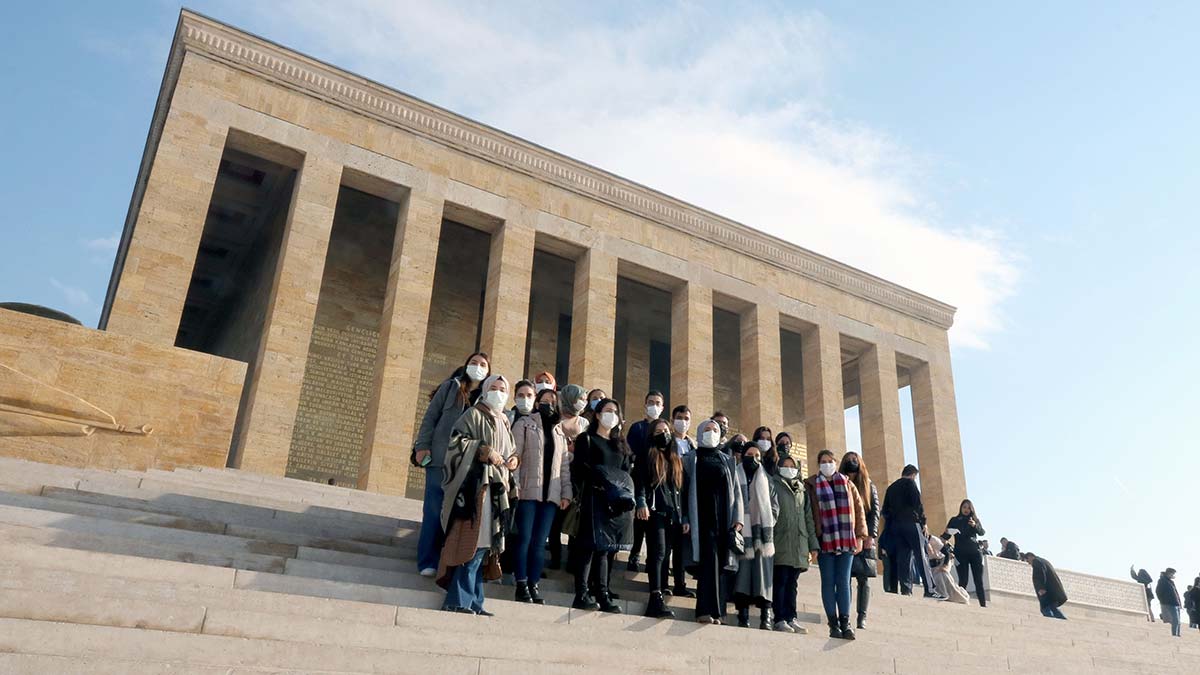 Üniversite öğrencilerine kültür gezisi